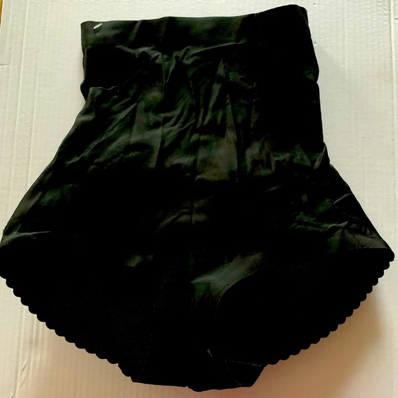New never used Ladies underwear Black Padded Bum - Picture 2 of 2